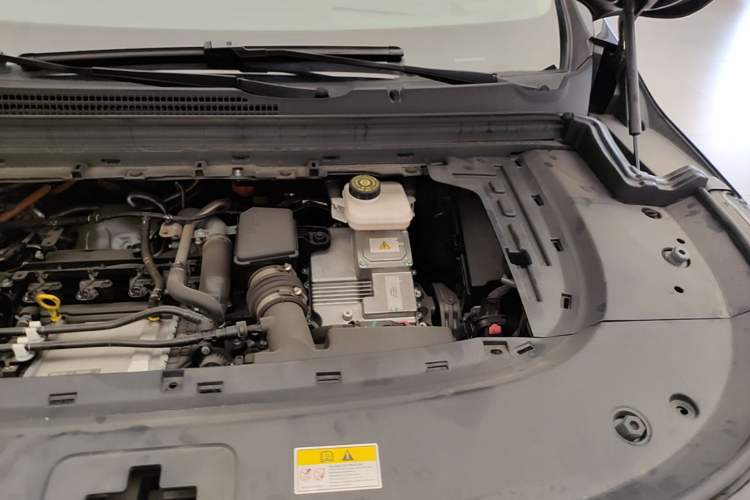 Used VOYAH Dream 2025 PHEV Four-Wheel-Drive Flagship Kunpeng Edition Engine Bay Left