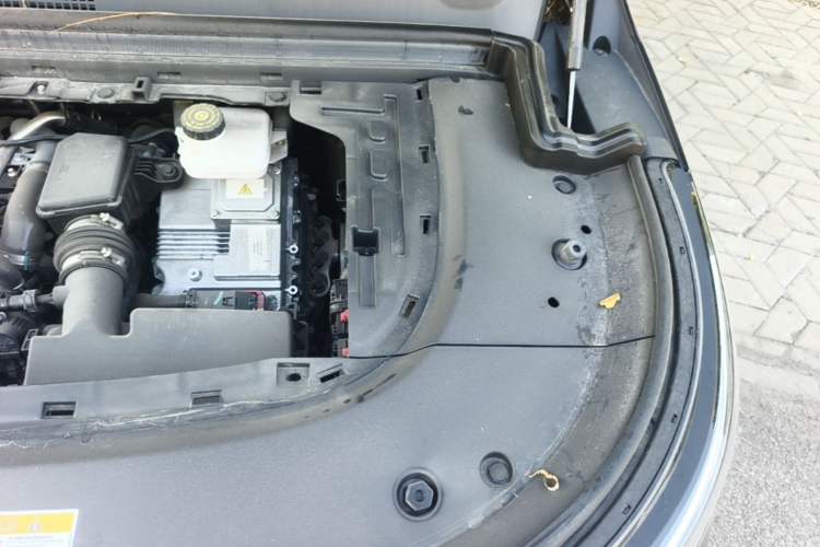 Used VOYAH Dream 2025 PHEV Four-Wheel Drive Prestige Kunpeng Edition Engine Bay Left