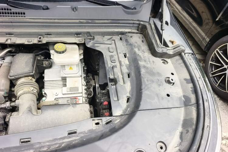 Used VOYAH Dream 2025 PHEV Four-Wheel-Drive Flagship Kunpeng Edition Engine Bay Left