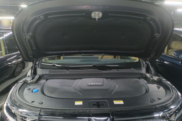 Used VOYAH Dream 2025 PHEV Four-Wheel-Drive Flagship Kunpeng Edition Engine Bay