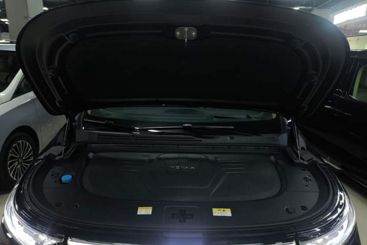 Used VOYAH Dream 2025 PHEV Four-Wheel Drive Prestige Kunpeng Edition Engine Bay