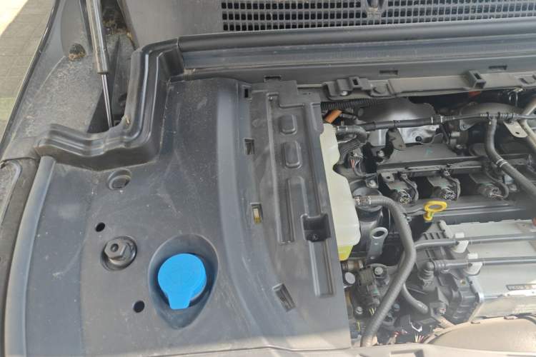 Used VOYAH Dream 2025 PHEV Four-Wheel Drive Prestige Kunpeng Edition Engine Bay Right