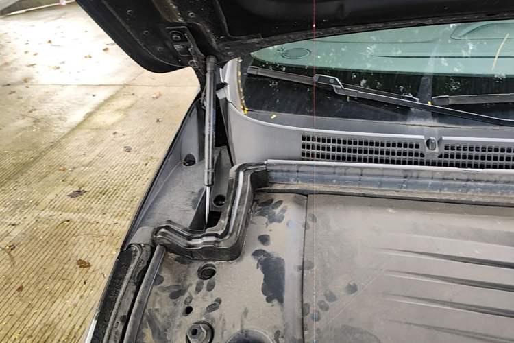 Used VOYAH Dream 2025 PHEV Four-Wheel-Drive Flagship Kunpeng Edition Engine Bay Right