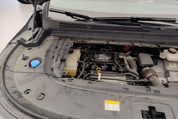 Used VOYAH Dream 2025 PHEV Four-Wheel-Drive Flagship Kunpeng Edition Engine Bay Right