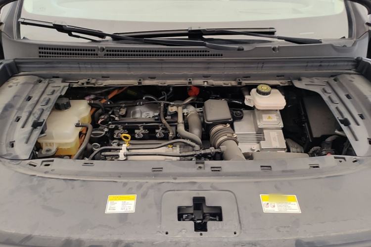 Used VOYAH Dream 2025 PHEV Four-Wheel-Drive Flagship Kunpeng Edition Engine Bay