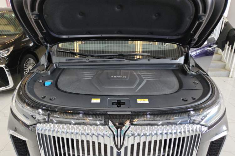 Used VOYAH Dream 2025 PHEV Four-Wheel-Drive Flagship Kunpeng Edition Engine Bay