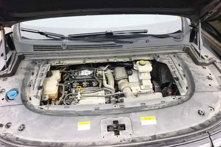 Used VOYAH Dream 2025 PHEV Four-Wheel-Drive Flagship Kunpeng Edition Engine Bay