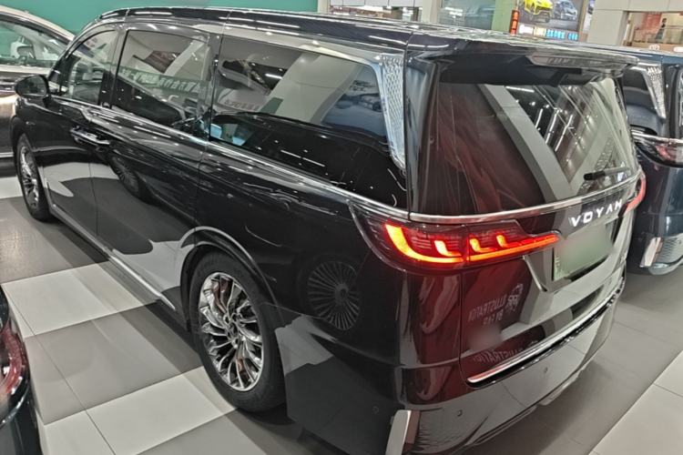 Used VOYAH Dream 2025 PHEV Four-Wheel-Drive Flagship Version – Qiankun Edition Exterior 2