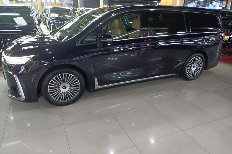 Used VOYAH Dream 2025 PHEV Four-Wheel-Drive Flagship Kunpeng Edition Exterior 3