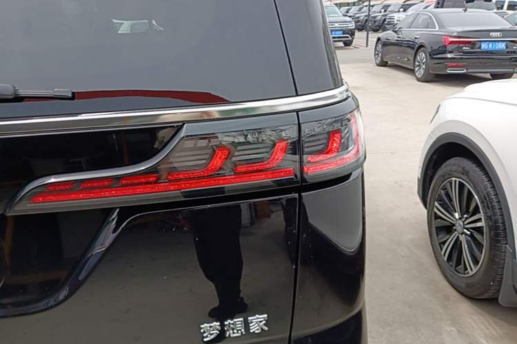 Used VOYAH Dream 2025 PHEV Four-Wheel Drive Excellence Qiankun Edition Exterior 3