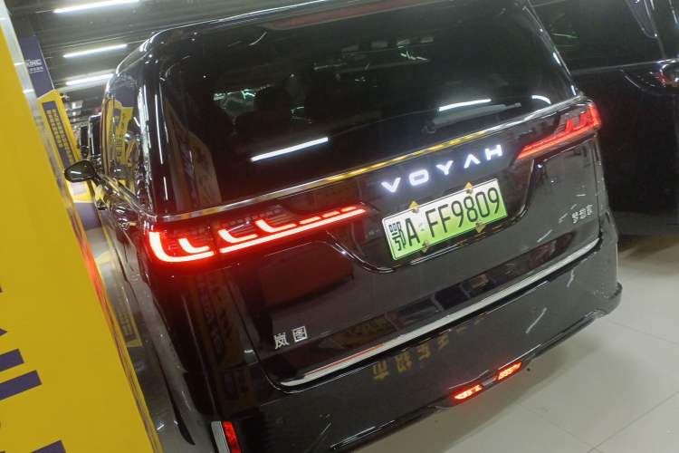 Used VOYAH Dream 2025 PHEV Four-Wheel-Drive Flagship Kunpeng Edition Exterior 3