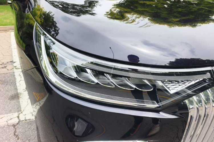 Used VOYAH Dream 2025 PHEV Four-Wheel-Drive Flagship Kunpeng Edition Exterior 3