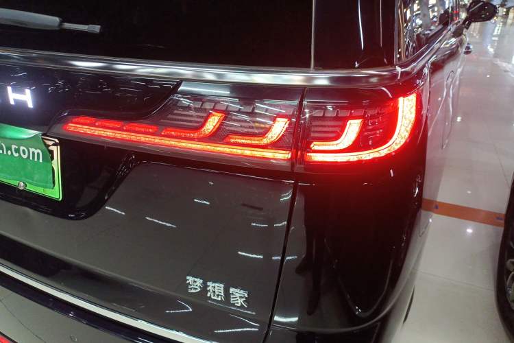 Used VOYAH Dream 2025 PHEV Four-Wheel-Drive Flagship Kunpeng Edition Exterior 6