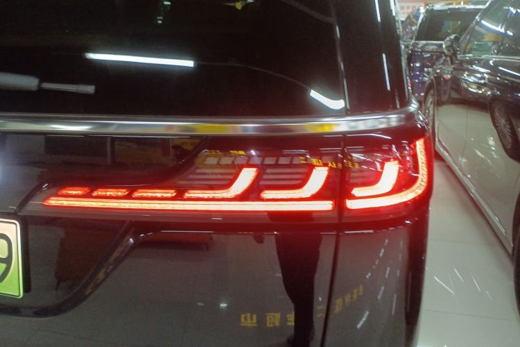 Used VOYAH Dream 2025 PHEV Four-Wheel-Drive Flagship Kunpeng Edition Exterior 6