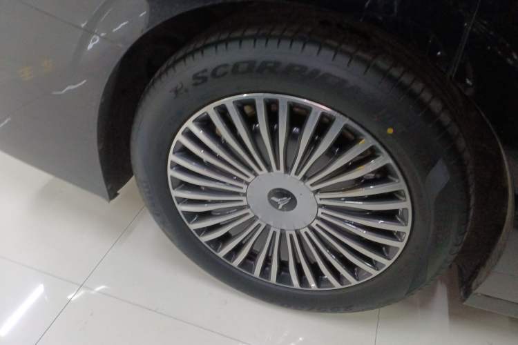 Used VOYAH Dream 2025 PHEV Four-Wheel-Drive Flagship Kunpeng Edition Exterior 8