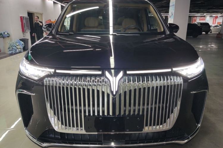 Used VOYAH Dream 2025 PHEV Four-Wheel Drive Prestige Kunpeng Edition Front