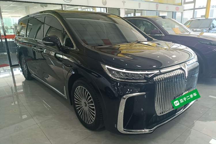 Used VOYAH Dream 2025 PHEV Four-Wheel Drive Prestige Kunpeng Edition Front Right 45 Deg
