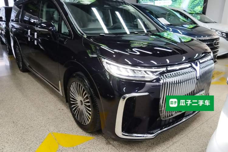 Used VOYAH Dream 2025 PHEV Four-Wheel Drive Prestige Kunpeng Edition Front Right 45 Deg