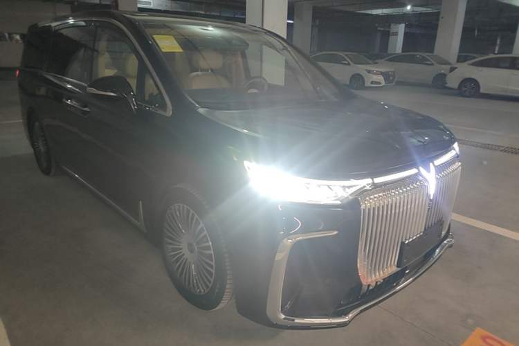 Used VOYAH Dream 2025 PHEV Four-Wheel-Drive Flagship Kunpeng Edition Front Right 45 Deg