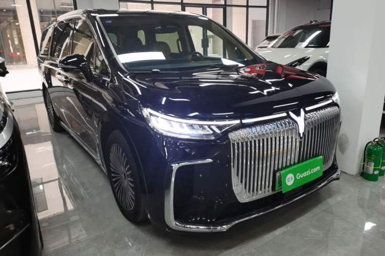 Used VOYAH Dream 2025 PHEV Four-Wheel Drive Prestige Kunpeng Edition Front Right 45 Deg
