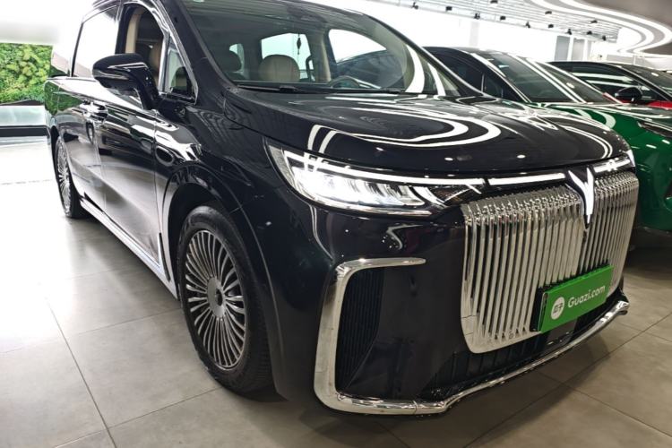 Used VOYAH Dream 2025 PHEV Four-Wheel Drive Prestige Kunpeng Edition Front Right 45 Deg