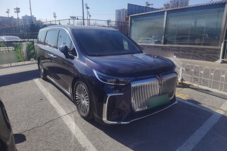 Used VOYAH Dream 2025 PHEV Four-Wheel-Drive Flagship Kunpeng Edition Front Right 45 Deg