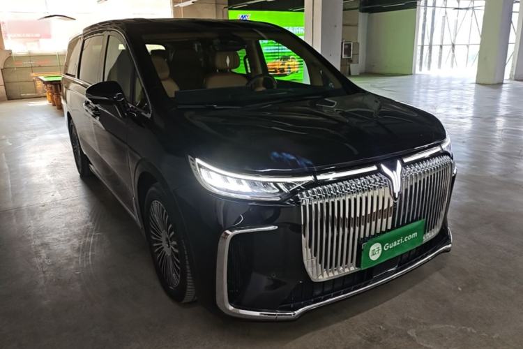 Used VOYAH Dream 2025 PHEV Four-Wheel Drive Prestige Kunpeng Edition Front Right 45 Deg