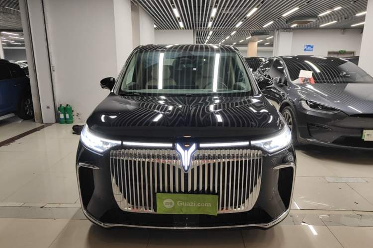 Used VOYAH Dream 2025 PHEV Four-Wheel-Drive Flagship Kunpeng Edition Front
