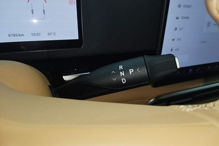 Used VOYAH Dream 2025 PHEV Four-Wheel-Drive Flagship Kunpeng Edition Gear Lever