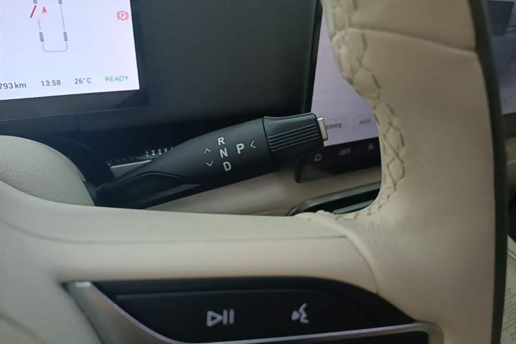 Used VOYAH Dream 2025 PHEV Four-Wheel Drive Prestige Kunpeng Edition Gear Lever
