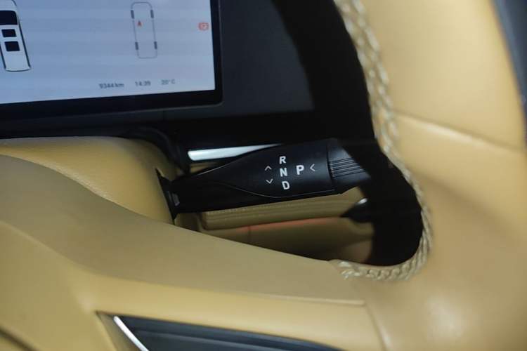 Used VOYAH Dream 2025 PHEV Four-Wheel-Drive Flagship Kunpeng Edition Gear Lever