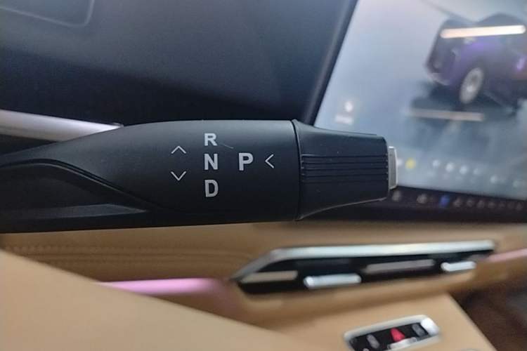 Used VOYAH Dream 2025 PHEV Four-Wheel-Drive Flagship Kunpeng Edition Gear Lever