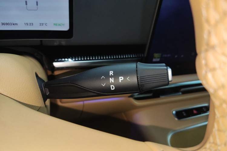 Used VOYAH Dream 2025 PHEV Four-Wheel Drive Prestige Kunpeng Edition Gear Lever