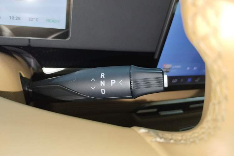 Used VOYAH Dream 2025 PHEV Four-Wheel-Drive Flagship Kunpeng Edition Gear Lever