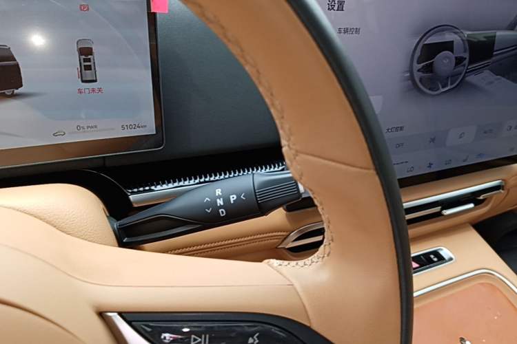 Used VOYAH Dream 2025 PHEV Four-Wheel Drive Excellence Qiankun Edition Gear Lever