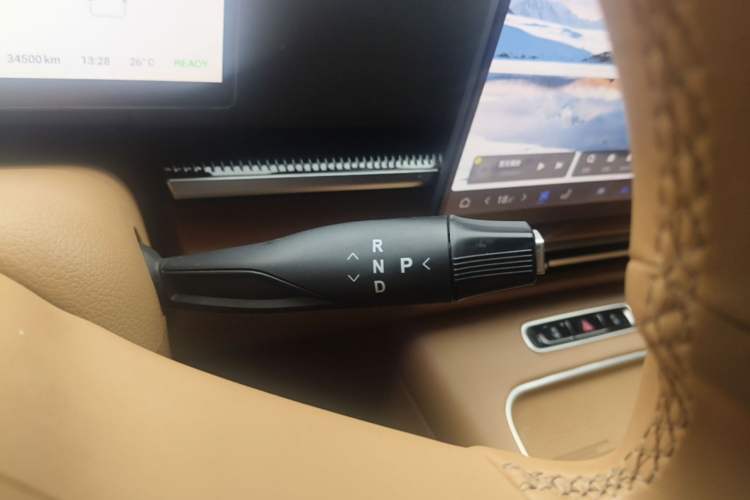 Used VOYAH Dream 2025 PHEV Four-Wheel-Drive Flagship Kunpeng Edition Gear Lever