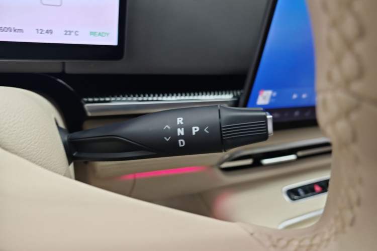 Used VOYAH Dream 2025 PHEV Four-Wheel Drive Prestige Kunpeng Edition Gear Lever