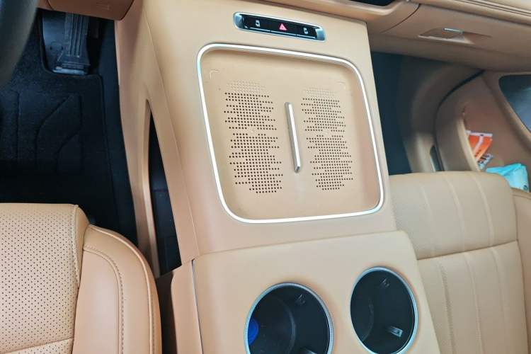 Used VOYAH Dream 2025 PHEV Four-Wheel Drive Prestige Qiankun Edition Gear Lever