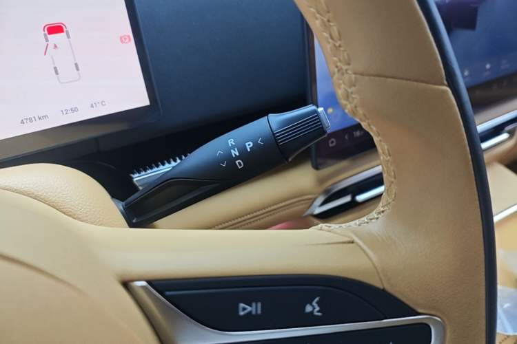 Used VOYAH Dream 2025 PHEV Four-Wheel-Drive Flagship Kunpeng Edition Gear Lever