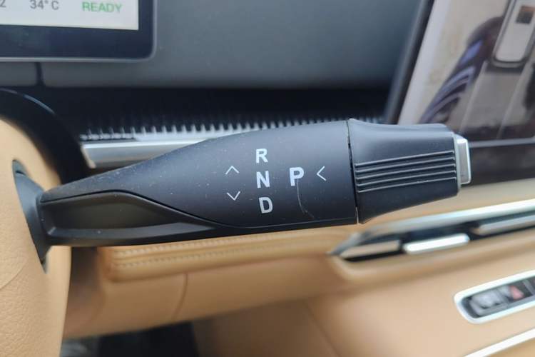 Used VOYAH Dream 2025 PHEV Four-Wheel-Drive Flagship Kunpeng Edition Gear Lever