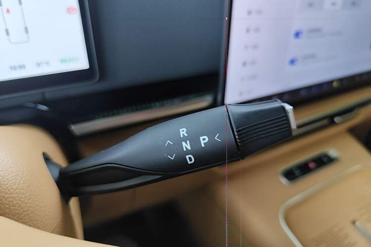 Used VOYAH Dream 2025 PHEV Four-Wheel-Drive Flagship Kunpeng Edition Gear Lever