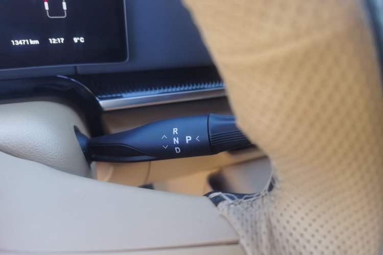 Used VOYAH Dream 2025 PHEV Four-Wheel-Drive Flagship Kunpeng Edition Gear Lever