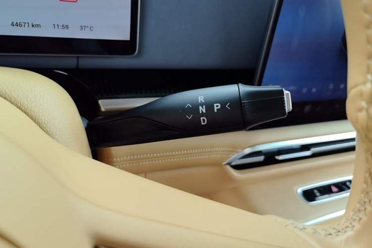 Used VOYAH Dream 2025 PHEV Four-Wheel-Drive Flagship Kunpeng Edition Gear Lever