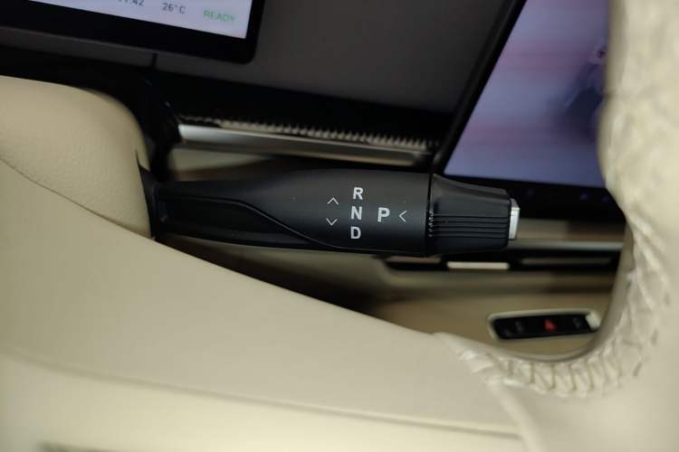 Used VOYAH Dream 2025 PHEV Four-Wheel-Drive Flagship Kunpeng Edition Gear Lever
