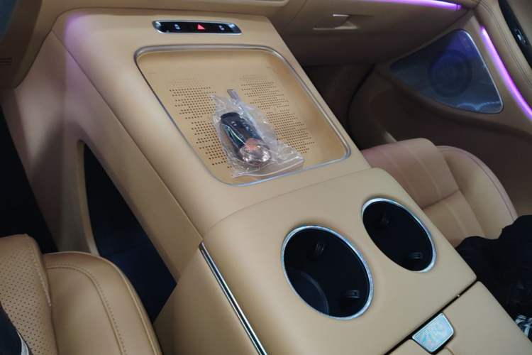 Used VOYAH Dream 2025 PHEV Four-Wheel-Drive Flagship Kunpeng Edition Gear Lever
