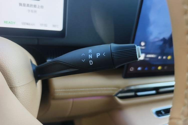 Used VOYAH Dream 2025 PHEV Four-Wheel Drive Prestige Kunpeng Edition Gear Lever