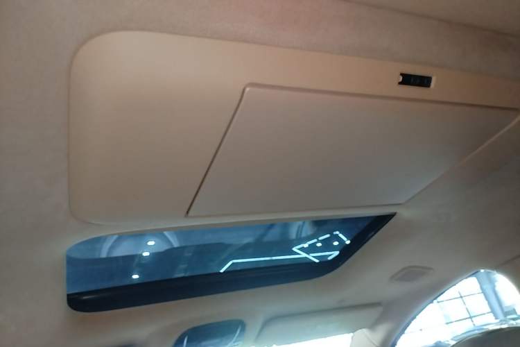 Used VOYAH Dream 2025 PHEV Four-Wheel-Drive Flagship Kunpeng Edition Headliner