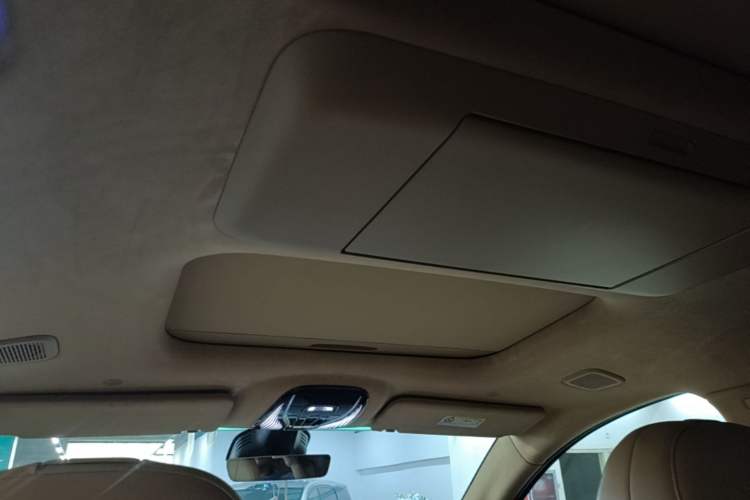 Used VOYAH Dream 2025 PHEV Four-Wheel-Drive Flagship Kunpeng Edition Headliner