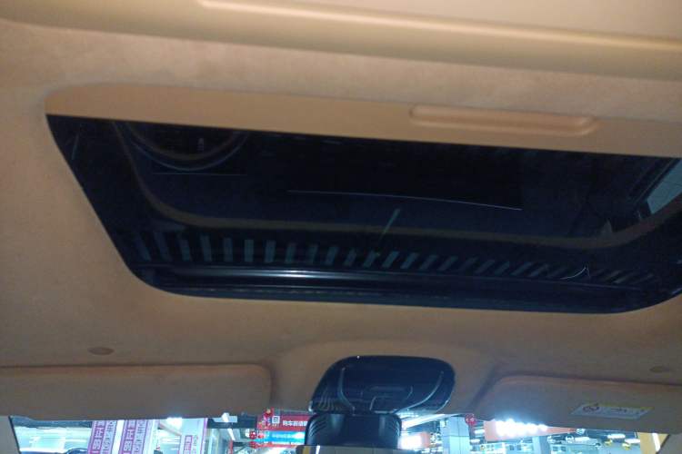 Used VOYAH Dream 2025 PHEV Four-Wheel-Drive Flagship Kunpeng Edition Headliner