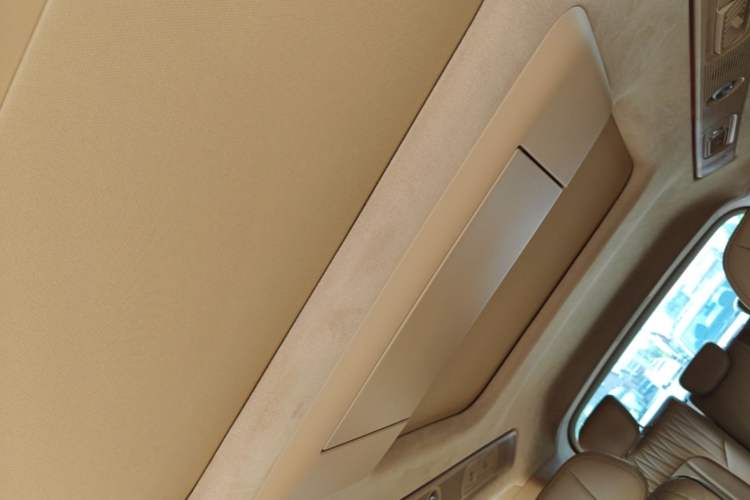 Used VOYAH Dream 2025 PHEV Four-Wheel-Drive Flagship Kunpeng Edition Headliner